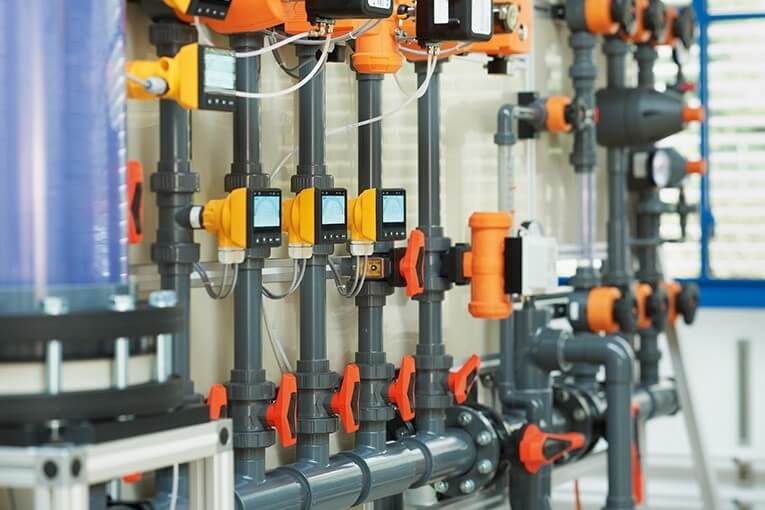 rodzaje ciśnieniowych systemów klejonych