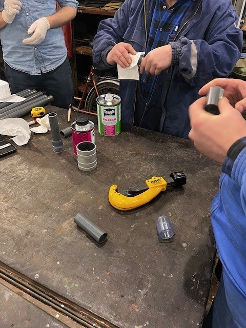 Gambit Systems przygotowanie rur do łączenia podczas szkolenia w Gliwicach