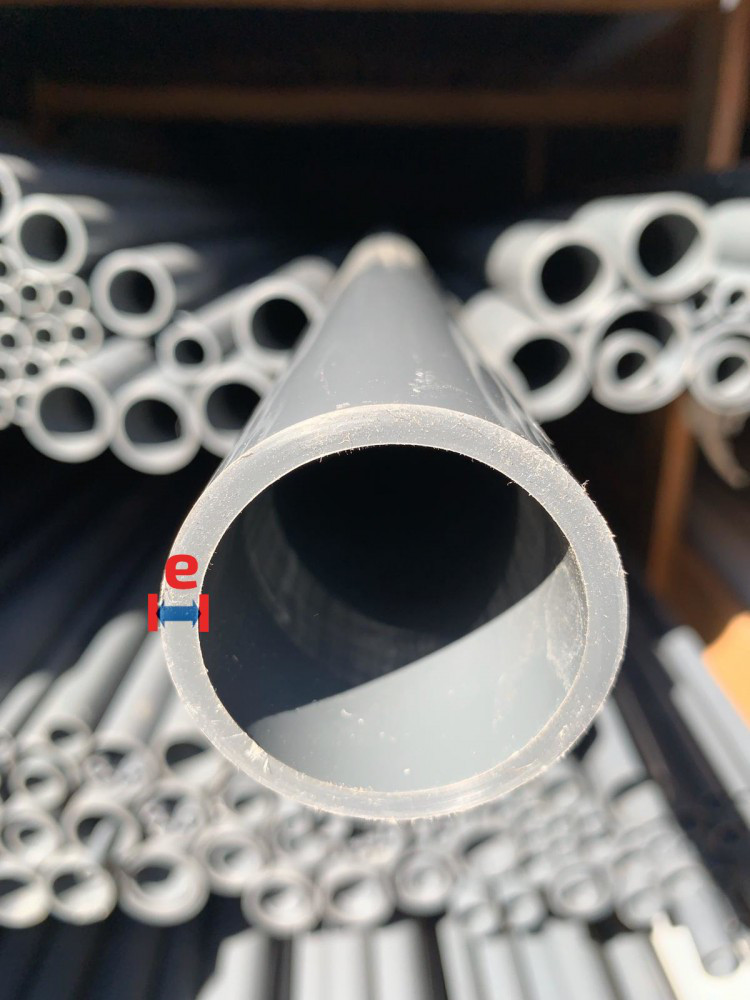 grubość ścianki rury - e